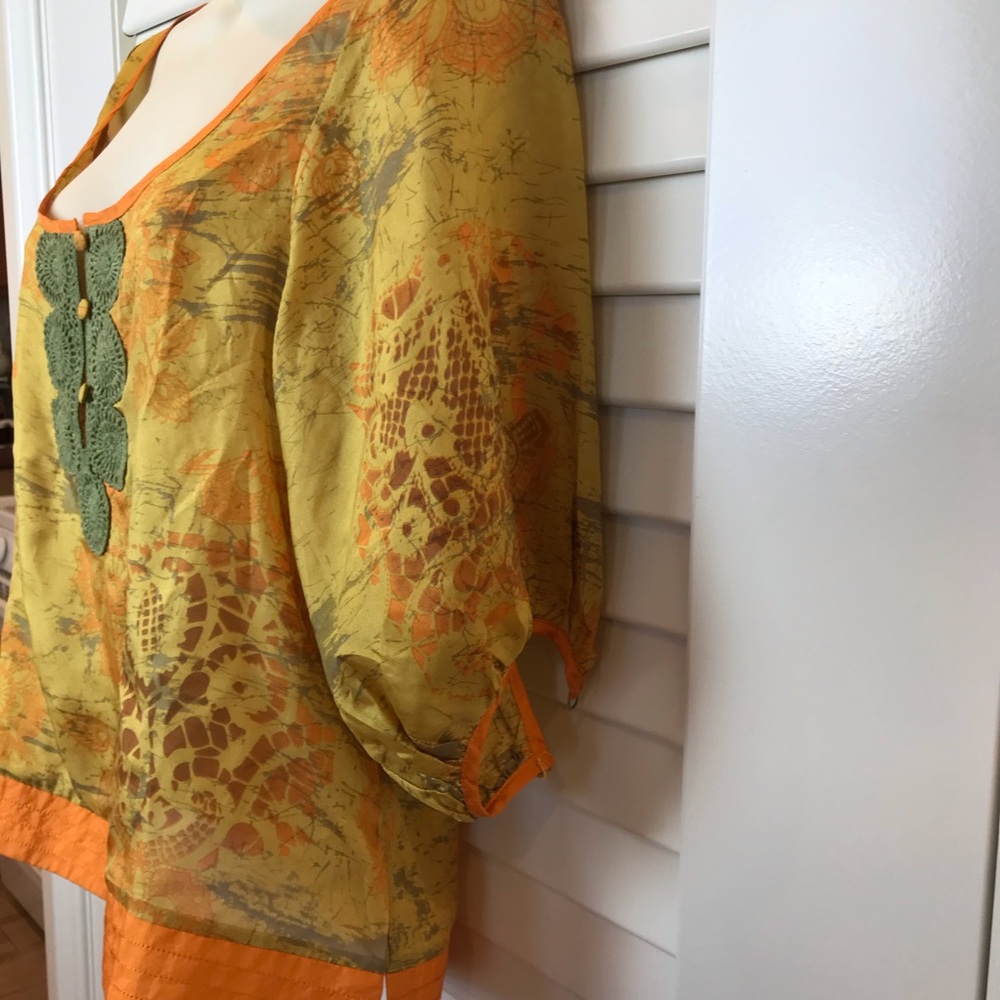 Sweet Sinammon Silk Blouse w/Macrame Embellishment - Picture 4 of 7
